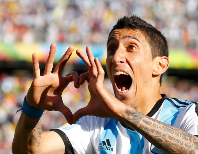 El centrocampista argentino Angel Di María celebra tras convertir ante Suiza en el segundo período de tiempo suplementario en su duelo por los octavos de final de la Copa del Mundo en Sao Paulo