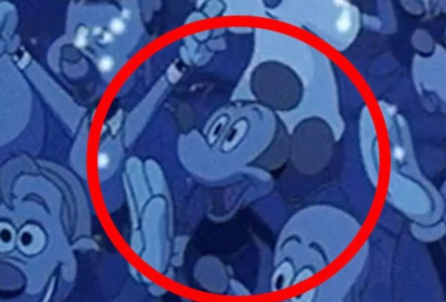 En una película de Goofy, Mickey Mouse también hace una aparición entre la multitud.