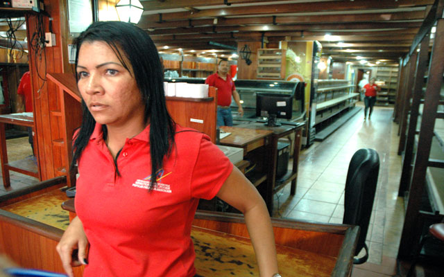 La Fuente ubicada en la carrera Guasipati, en donde labora Nilsa Cedeño, solo exhibía caraotas este martes antes de la llegada del camión con rubros escasos