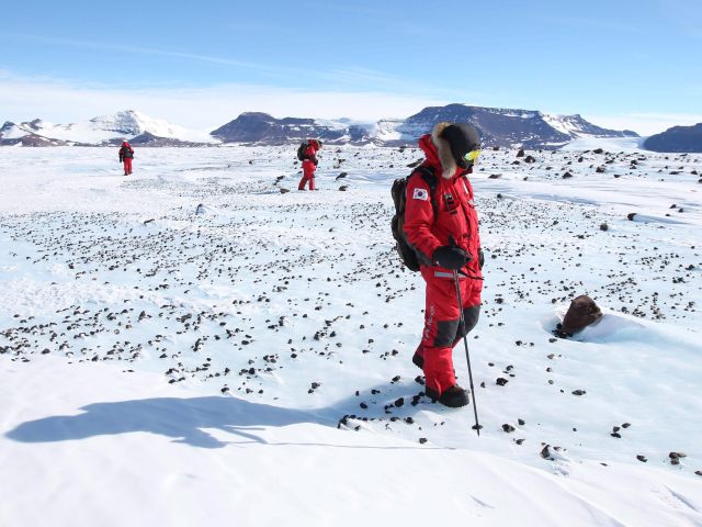 INVESTIGADORES SURCOREANOS RECOLECTAN METEORITOS EN LA ANTÁRTIDA