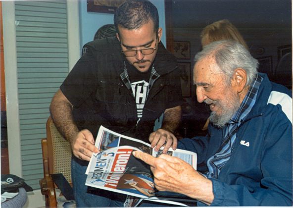 REAPARECE EN FOTOS EXPRESIDENTE CUBANO FIDEL CASTRO