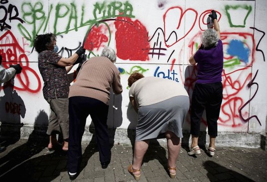 La abuela pinta grafitis 1