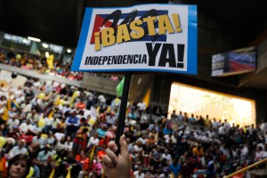 Opositores venezolanos protestan en Madrid por “incertidumbre política”