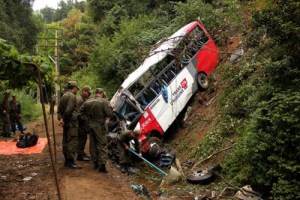 Dieciséis muertos y 22 heridos en un accidente de autobús que enluta a Chile (Fotos)