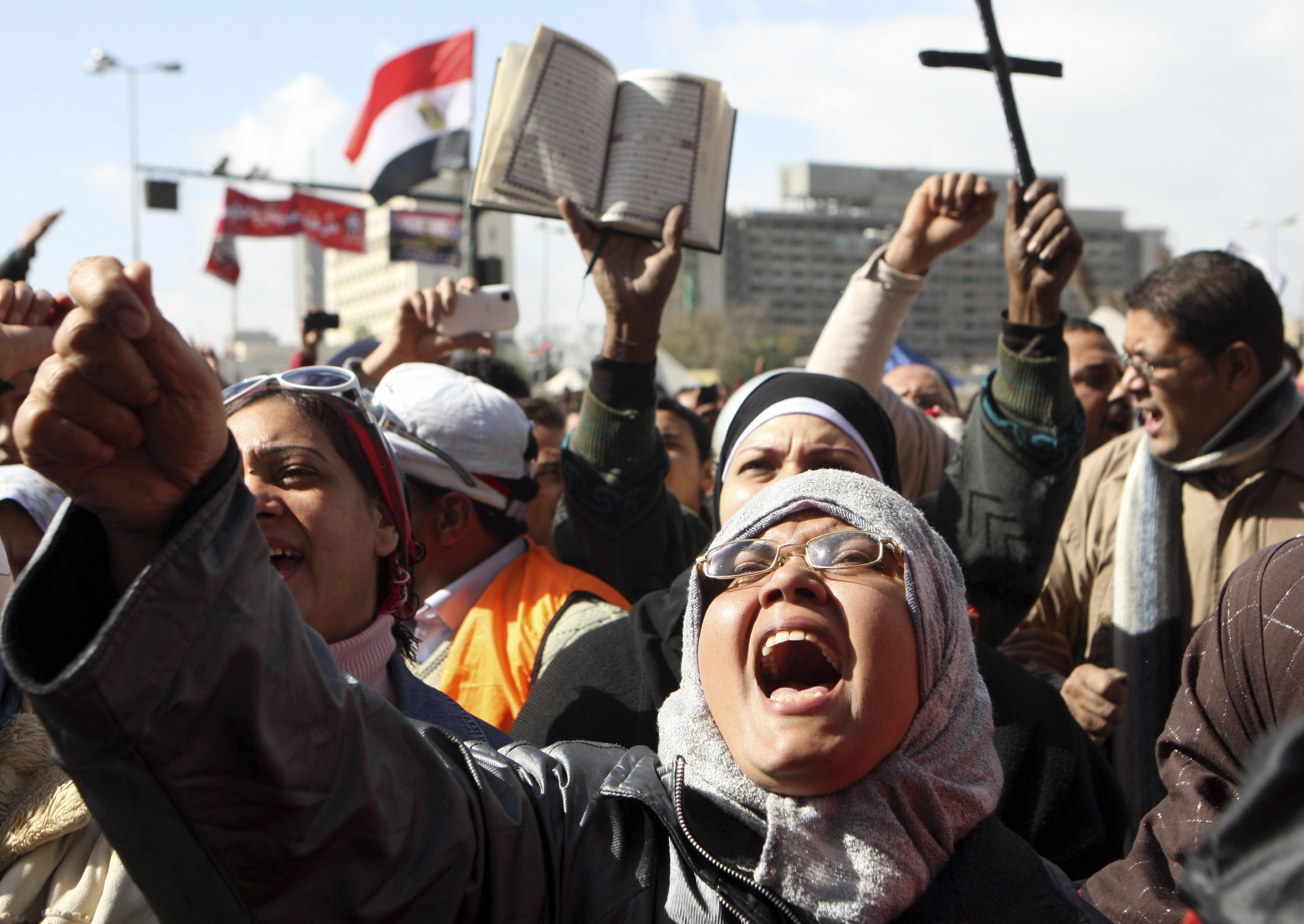 Protesta ante Palacio Presidencial egipcio degenera en choques con 48 heridos