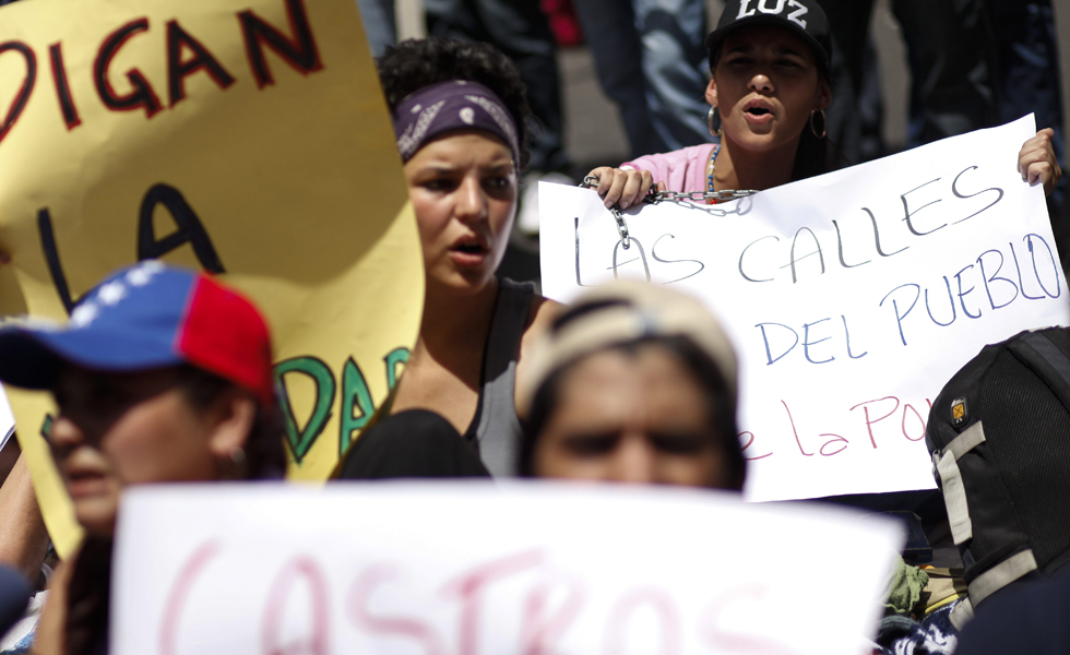 El Nuevo Herald: Llamándolo ilegal, estudiantes retan al gobierno de Maduro