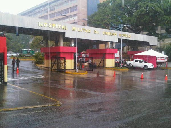 A falta de Chávez, la lluvia es noticia en el Hospital Militar (Foto)
