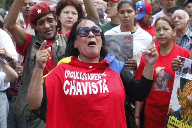 En distintos puntos de Caracas, se concentran para despedir al Presidente Chávez (FOTOS)