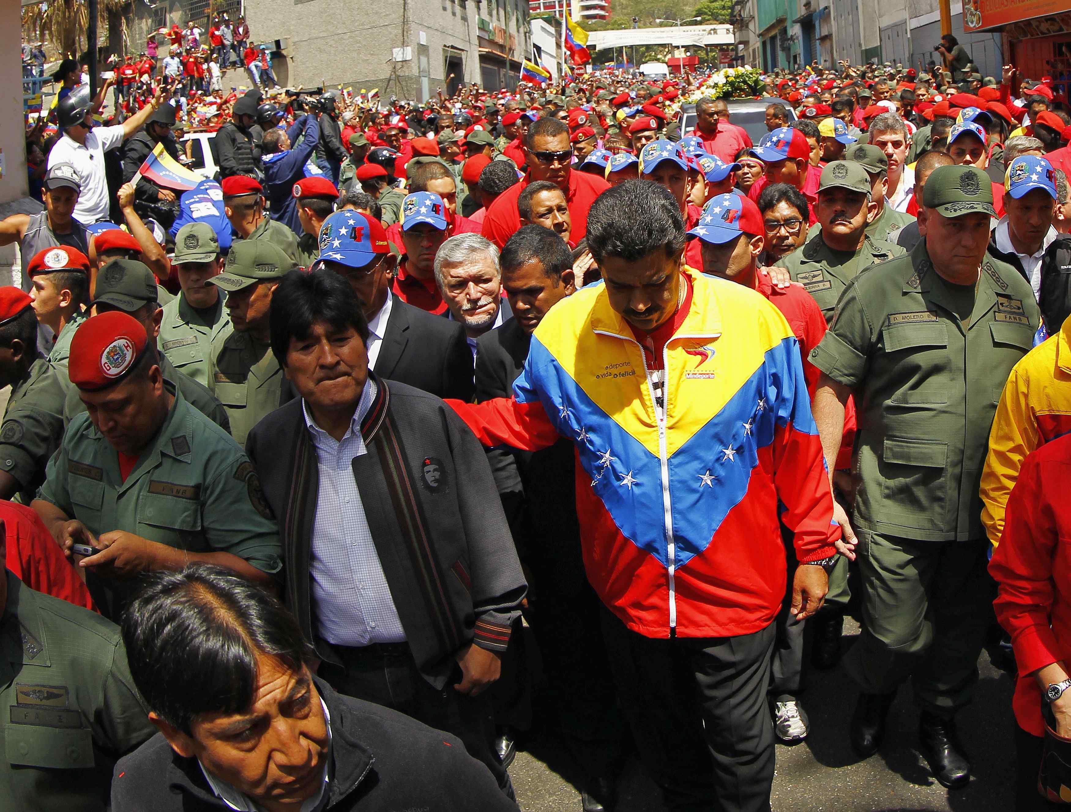Morales y Maduro ven necesidad de elegir pronto al nuevo secretario de Unasur