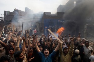 Discusión religiosa generó la quema de 100 casas de cristianos en Pakistán