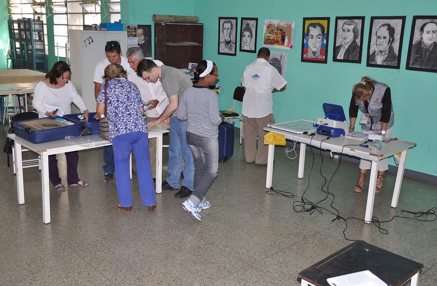 Así comenzó el proceso de instalación de las mesas electorales (Fotos)