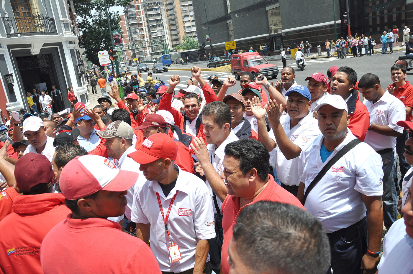 Trabajadores de Lácteos Los Andes marcharon hasta Miraflores