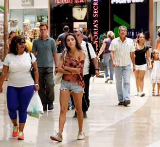 Tiendas aún no definen nuevos horarios de los trabajadores