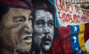Incertidumbre política y económica, a un mes de la muerte de Chávez