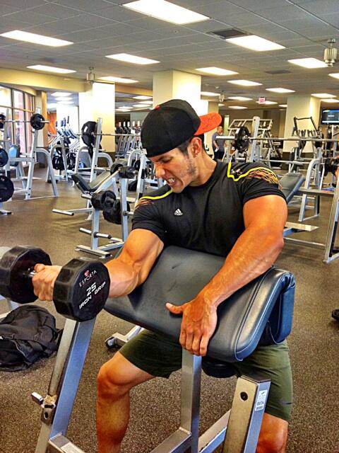 Así se ve Chino en el gym (Foto+qué biceps)