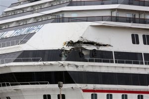 Crucero de Carnival averiado sufre otro percance (Fotos)