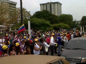 Protestan frente al CNE de Maracaibo en respaldo a Capriles (Fotos)