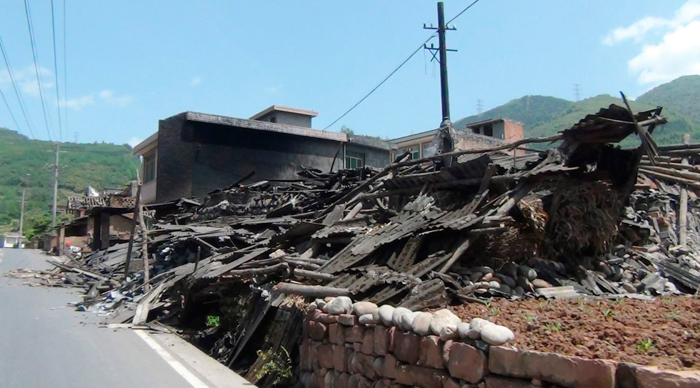 Al menos 157 muertos y más de 5.000 heridos por un sismo en China (Fotos)
