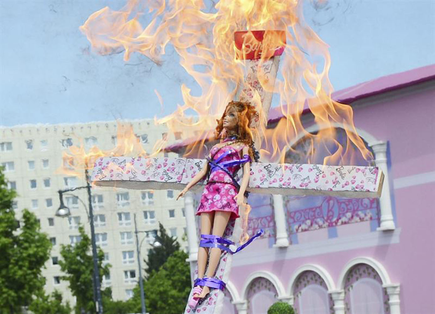 En Berlín protestan por la nueva tienda Barbie (Fotos)