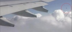 Filmó un Ovni desde el avión (Imagen)