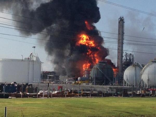Fuerte explosión en una fábrica química en Luisiana deja 33 heridos (Foto y video)