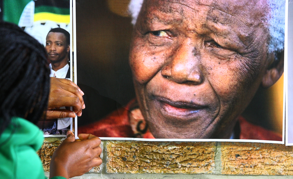 Mandela sigue en estado crítico pero estable