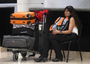 Una mujer lleva nueve días en el aeropuerto de Cancún (Fotos)