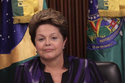 Rousseff lamenta que fútbol de Brasil sea manchado por racismo