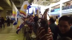 Multitud de seguidores recibió a @hcapriles en Maiquetía (Video)