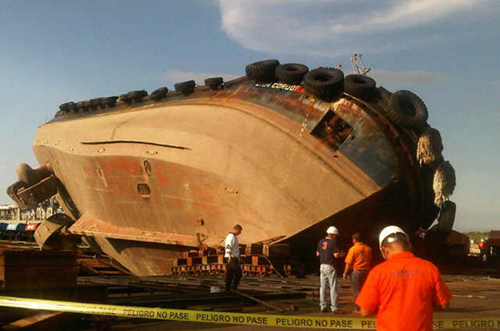 Rotura de guayas provocó vuelco de remolcador en Dianca