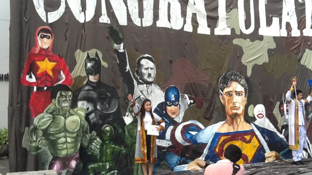 Universidad se disculpa por mural de Hitler