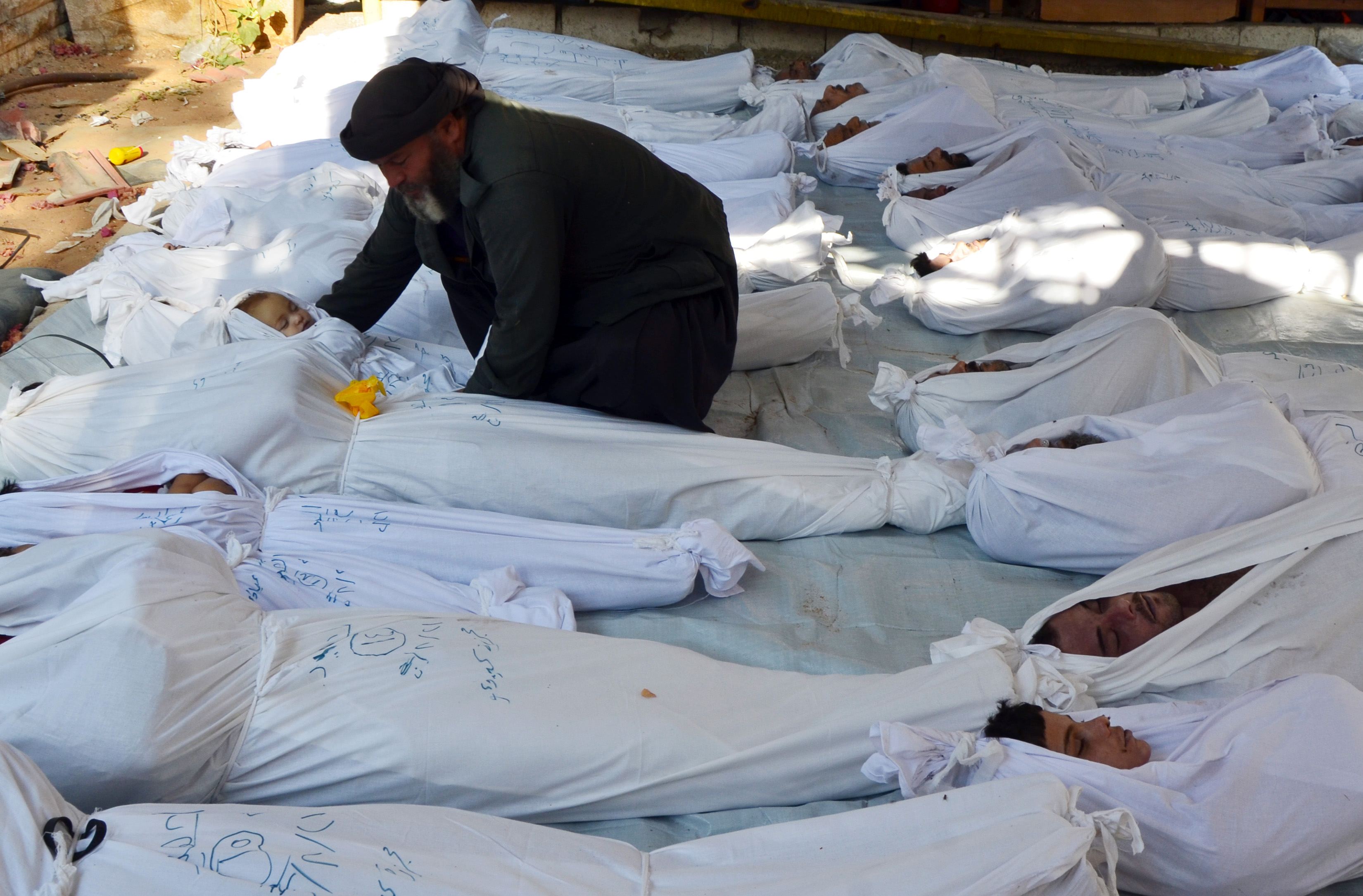 Un supuesto ataque químico deja más de mil muertos en Siria