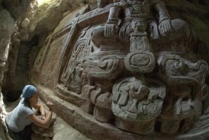 Descubren en Guatemala gran friso maya (Fotos)