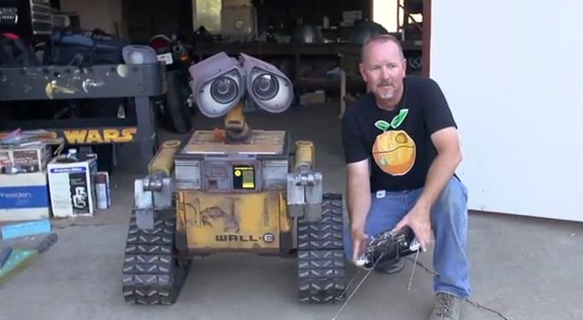 Construyen robot Wall-E que habla y se mueve (Video)
