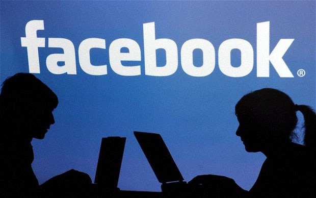 Facebook desata polémica al reconocer que experimentó con usuarios