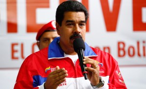 Maduro especula sobre la existencia del diputado “99”