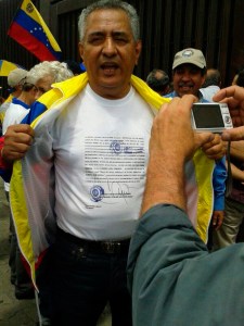 Reclaman acta de nacimiento de Maduro