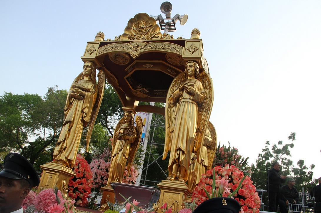 Las campanas de la Basílica anunciaron la bajada de La Chinita (Fotos + Video)