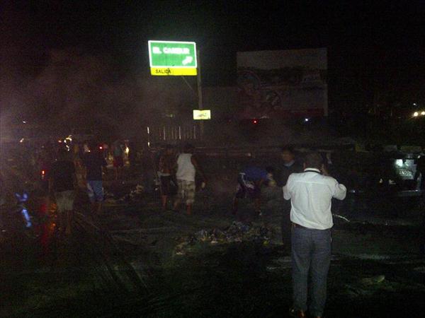 Una gandola cae al vacío en la Autopista Caracas – La Guaira