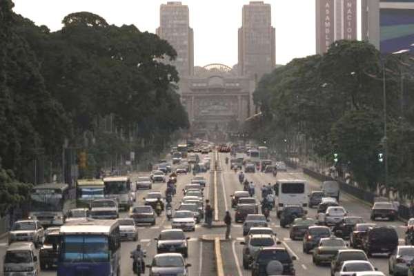 Fuerte tráfico en la Avenida Bolívar por motorizado muerto en la vía