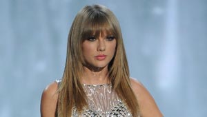 Taylor Swift cantó en el show de Victoria´s Secret… pero si quiere puede modelar como una angelita (WOW)