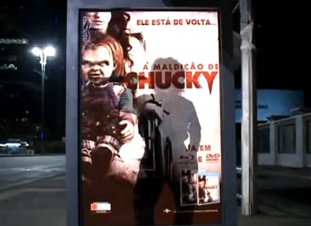 Palo de susto se llevaron con este Chucky (Video + LOL)