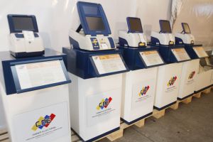 El 53,24% de las máquinas de votación ya se encuentra en los almacenes regionales
