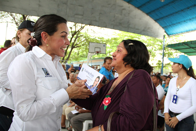 Eveling de Rosales: Más burocracia no resuelve los problemas del pueblo