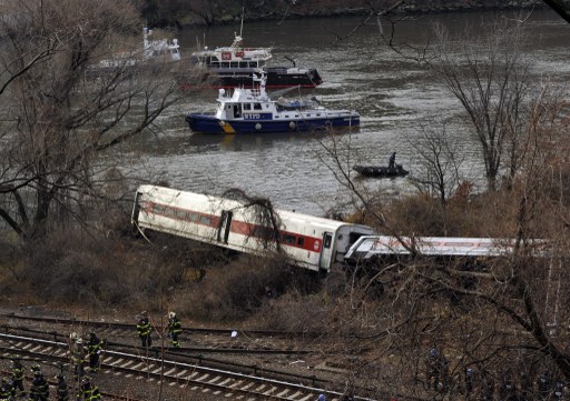 Exceso de velocidad, posible causa del accidente de tren en Nueva York
