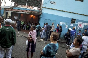 Venezolanos comenzaron a votar
