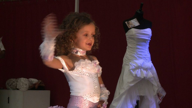 El fin de las mini-misses en Francia (Video)