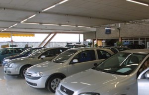 Venta de carros cayó 30,6% en el último año, según Cavenez