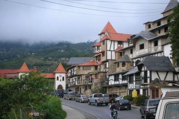 Paso hacia La Colonia Tovar es solo para vehículos livianos