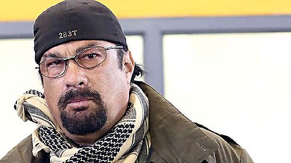 Steven Seagal considera postularse como gobernador de Arizona